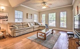 San Antonio Home With Patio - 3 Mi To River Walk!